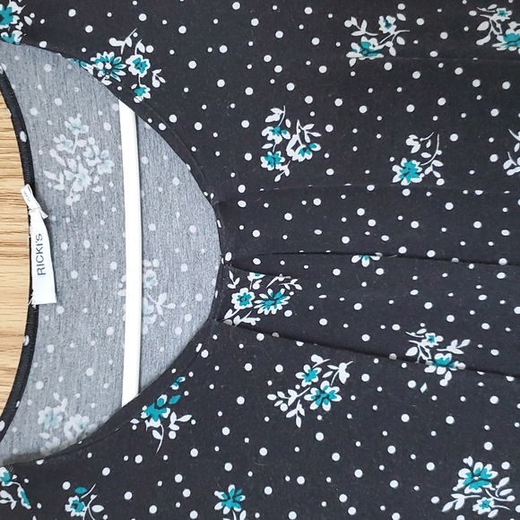 Ladies top - Picture 2 of 6